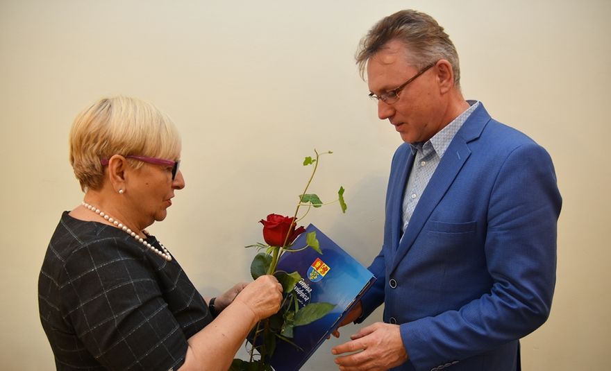 Gmina Świdnica: Profesor oświaty