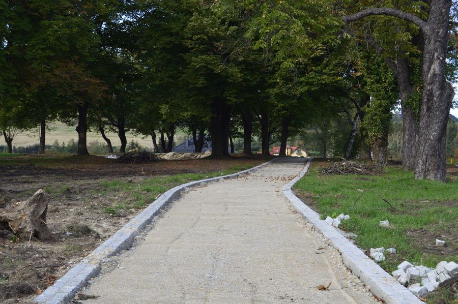 Świebodzice: Park pięknieje