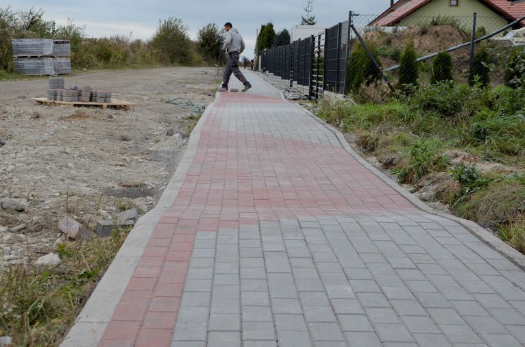 Żarów: Chodnik gotowy