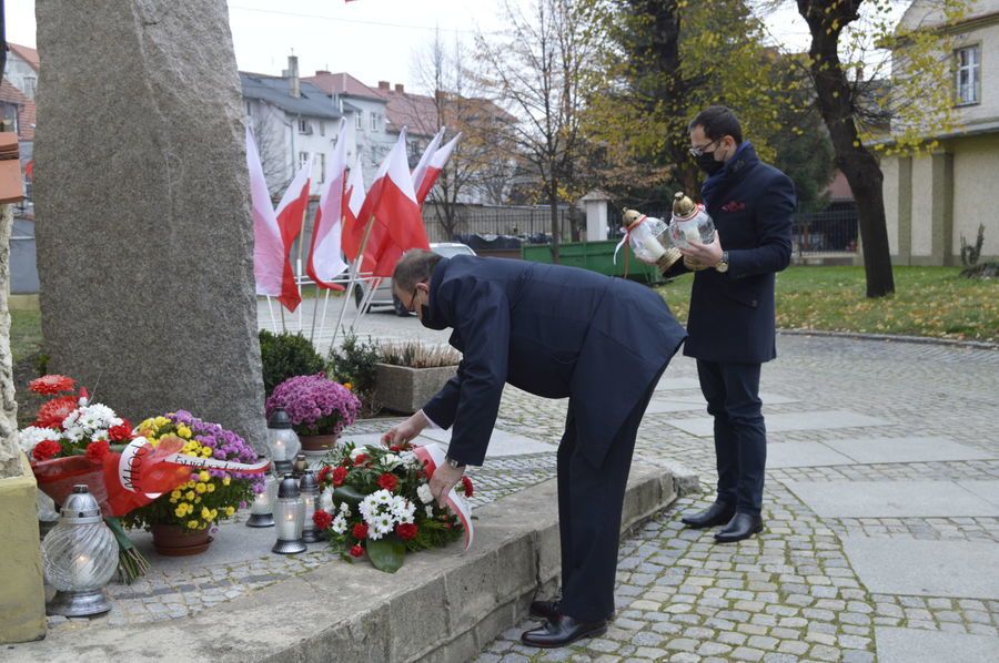 Świebodzice: Złożyli kwiaty