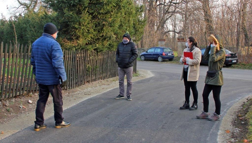 Bronów: Bronów z drogą
