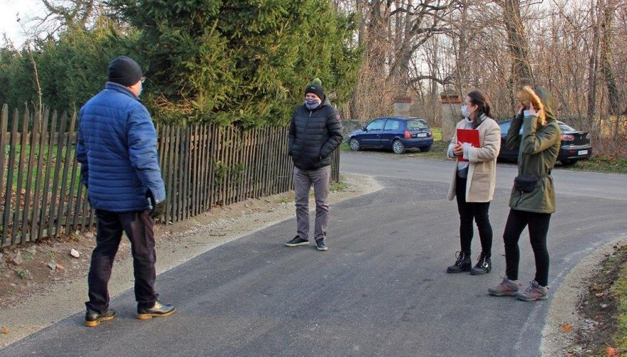 Bronów: Bronów z drogą