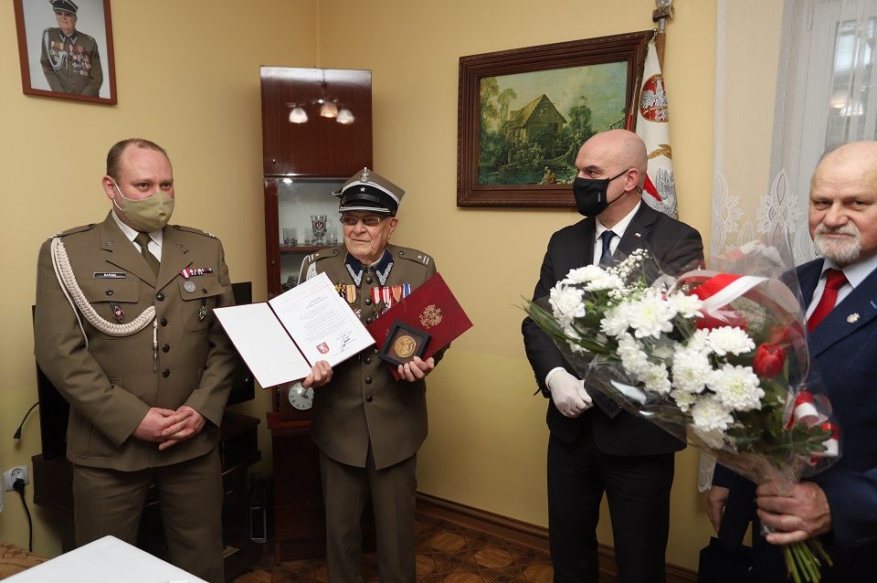 Świebodzice: Odznaczenie dla kombatanta