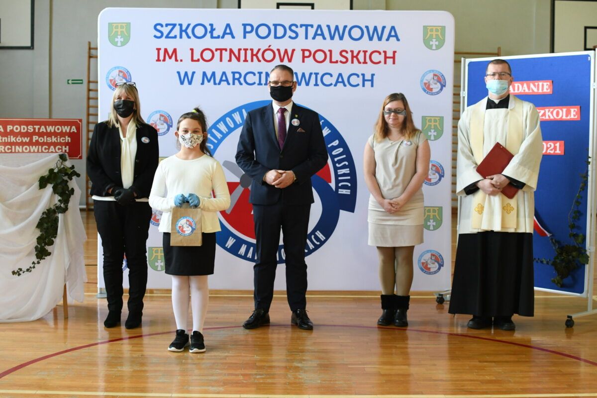 Marcinowice: Tablica dla lotników
