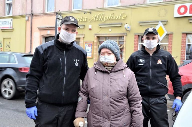Żarów: Strażacy pomagają