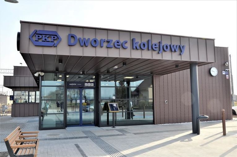 Imbramowice: Dworzec jak nowy