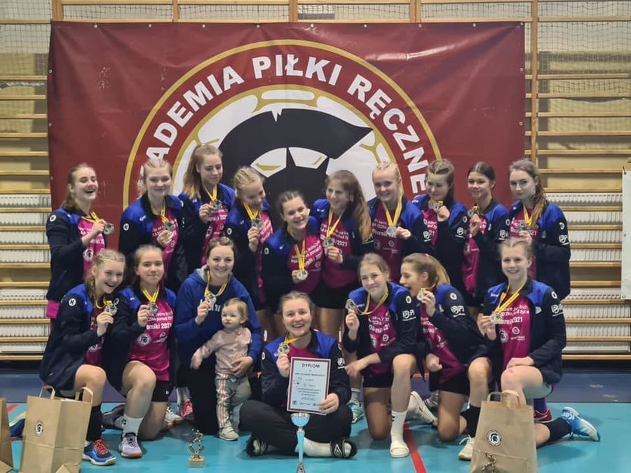 Świebodzice: Srebro dla szczypiornistek