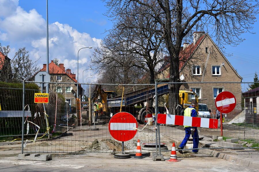 Świebodzice: Kończą kanalizację
