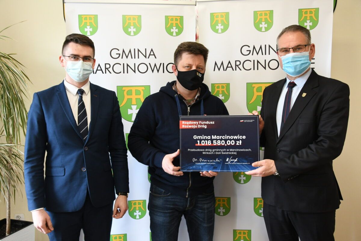 Gmina Marcinowice: Minister wręczył promesę