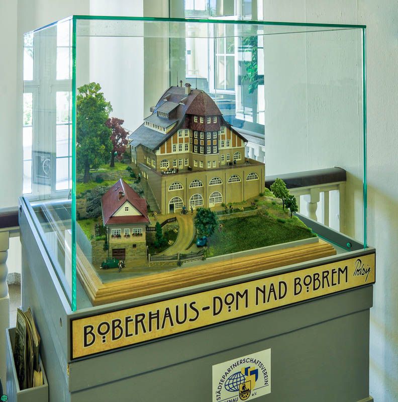 Krzyżowa: Diorama do obejrzenia