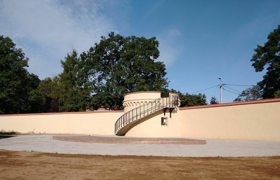 Rogoźnica: Baszta oświetlona