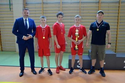 Mrowiny: Awans tenisistów
