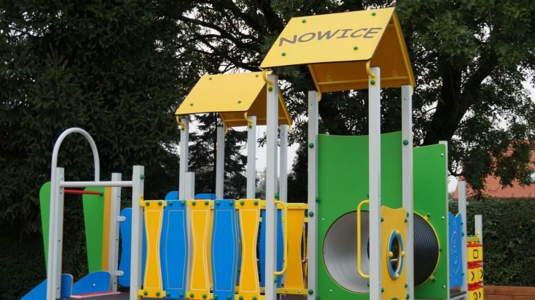 Nowice: Nowice z placem zabaw