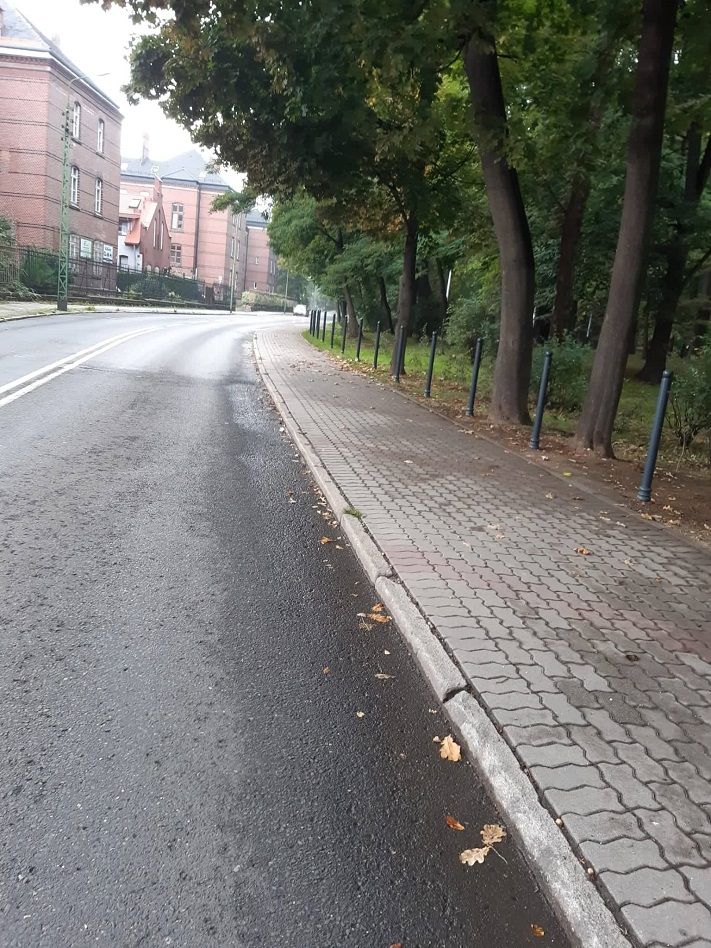 Świdnica: Montują słupki