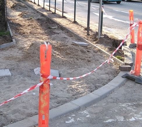 Buków: Chodnik w Bukowie