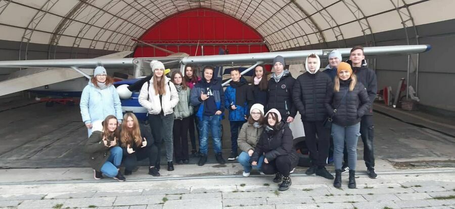 Świebodzice: Uczniowie na lotnisku