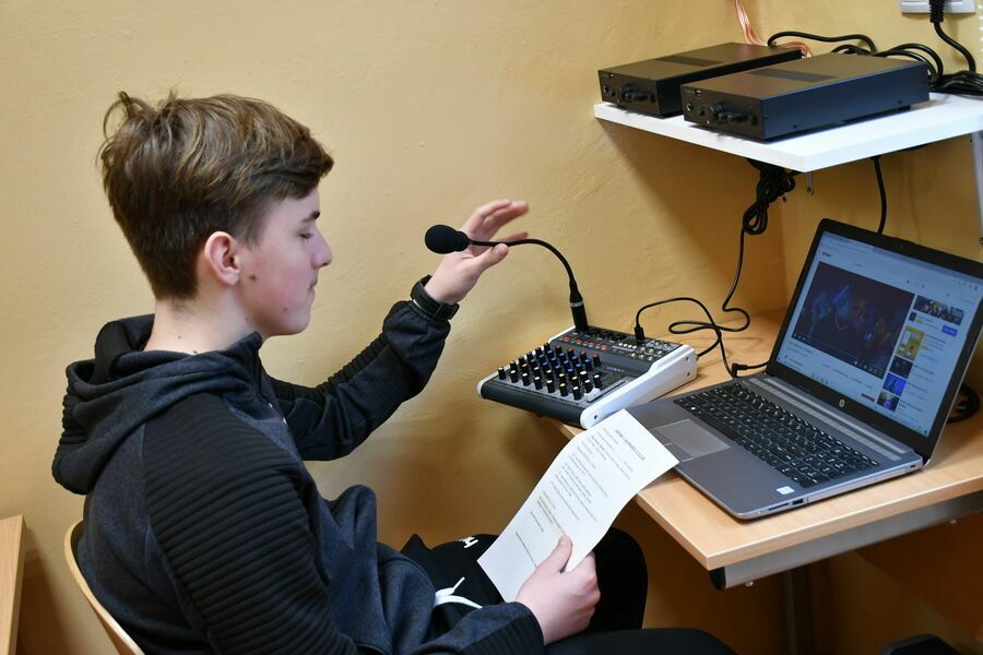 Świebodzice: Radiowęzeł w szkole