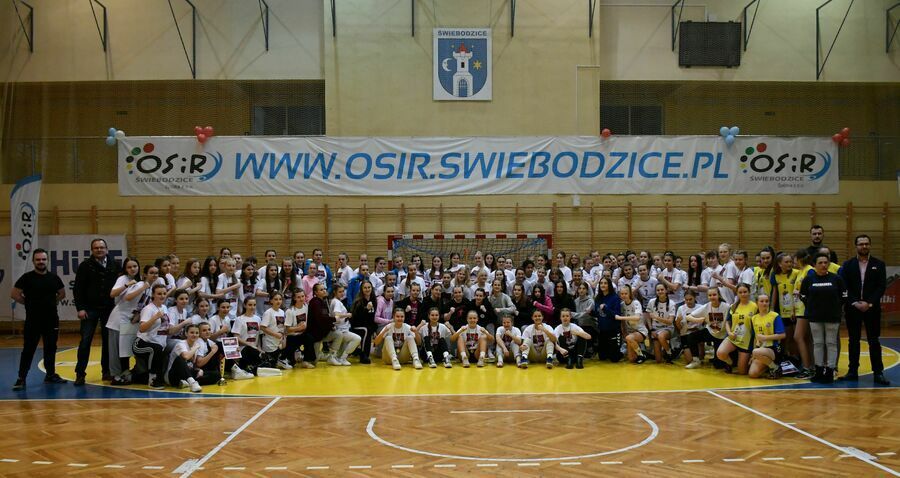 Świebodzice: Rywalizowały szczypiornistki