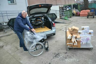 Żarów: Niosą pomoc