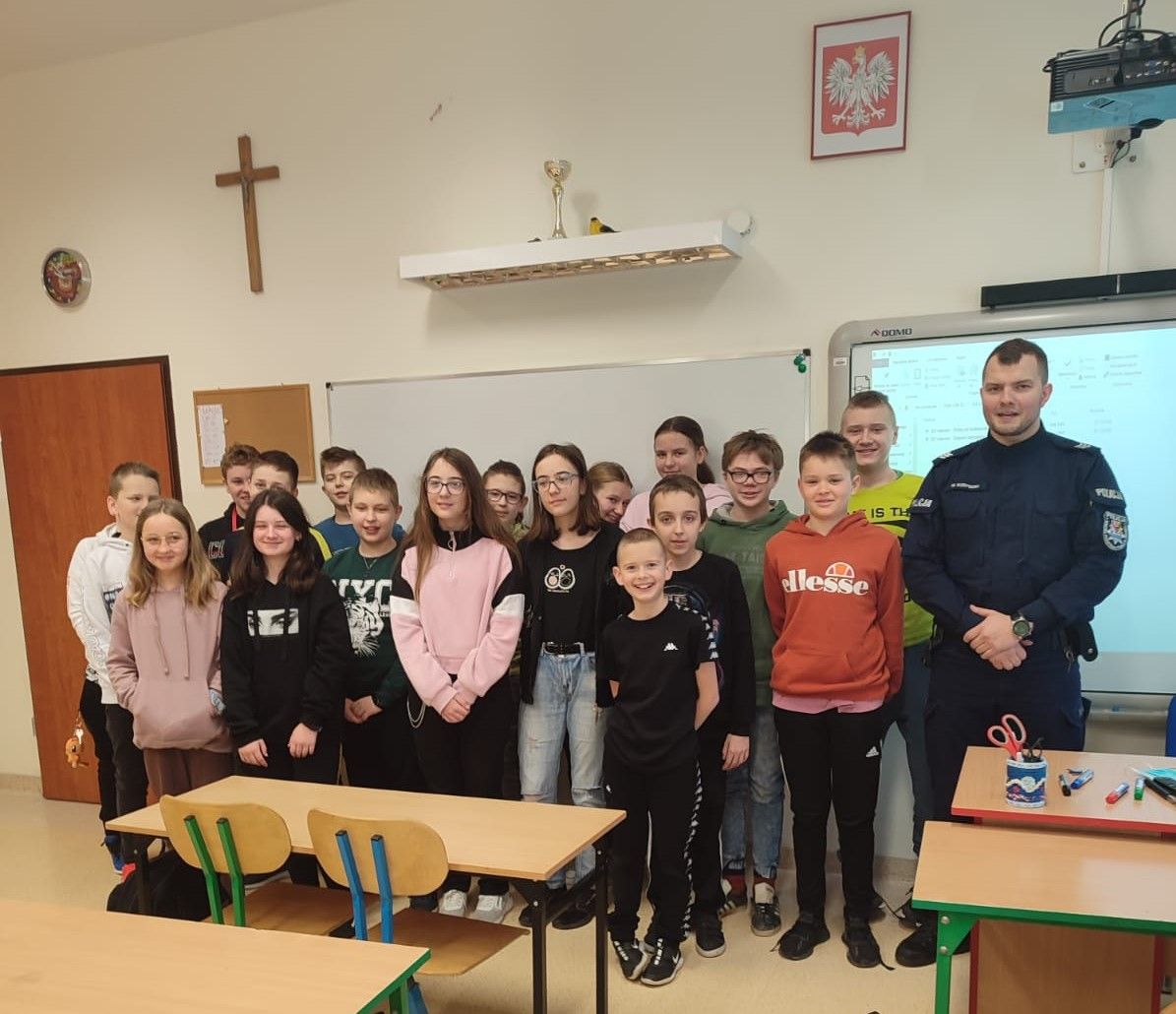 Bystrzyca Górna: Jak policjant z uczniami