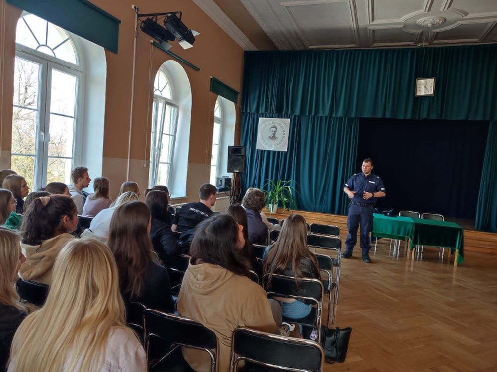 Świdnica: Namawiają do służby
