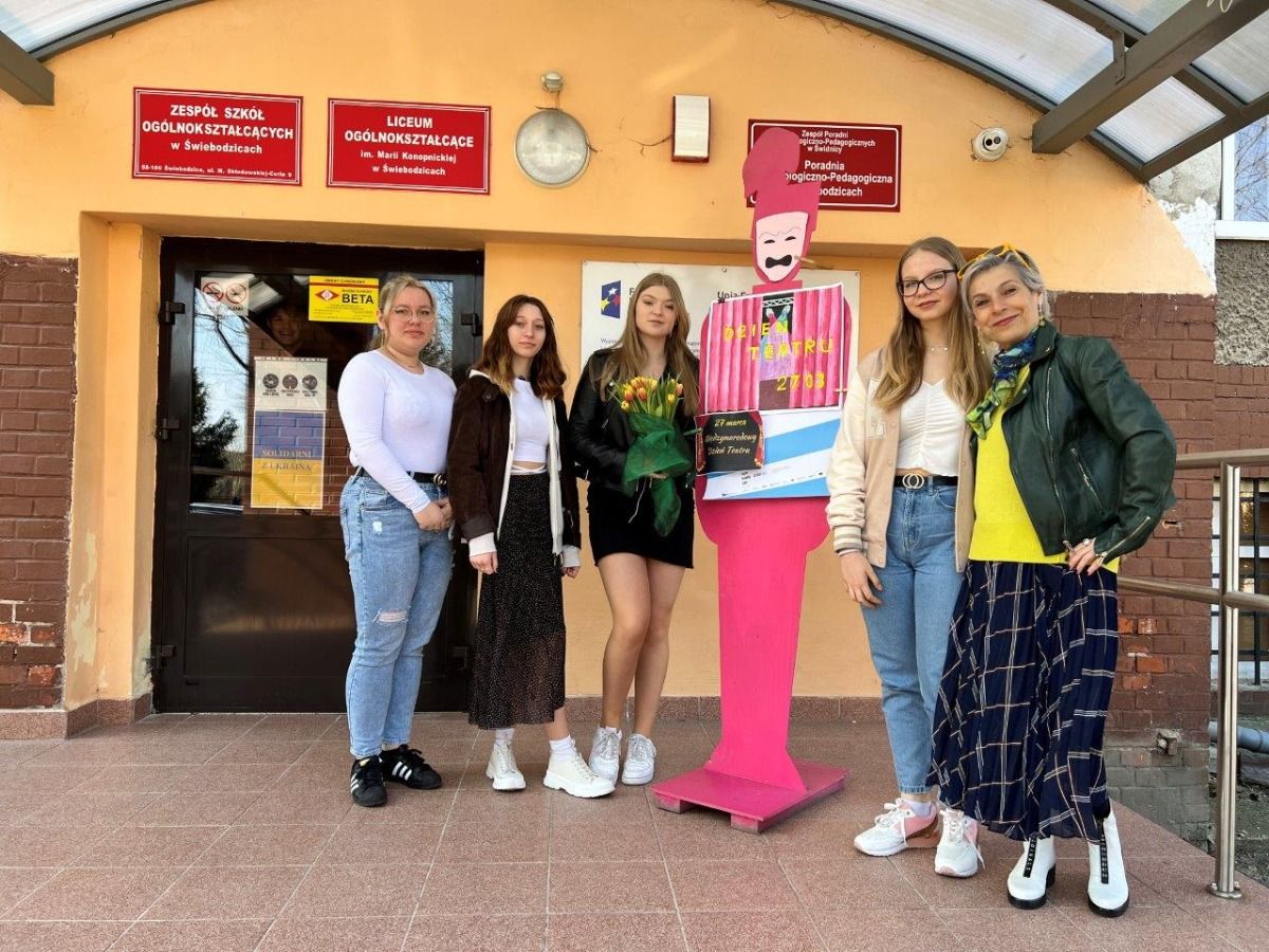 Świebodzice: Dzień Teatru w LO