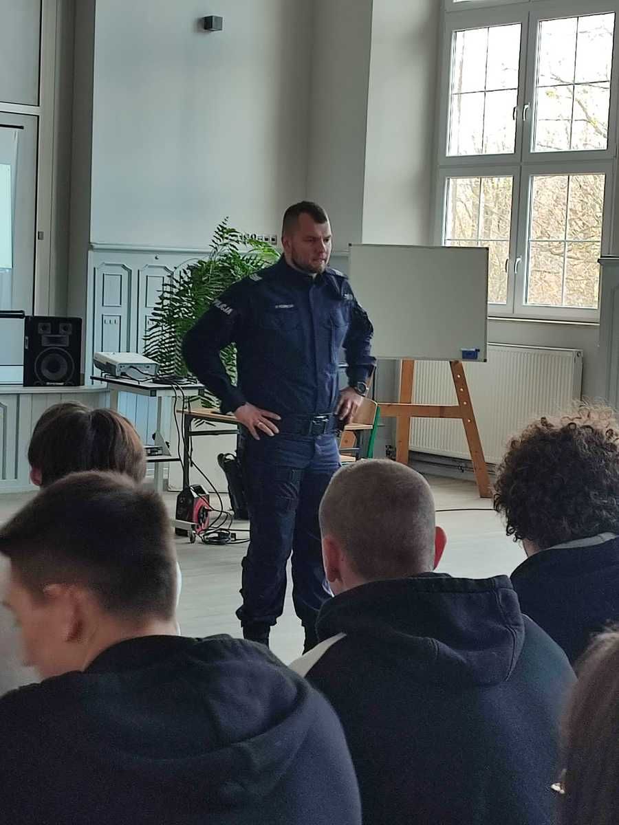 Świdnica: O pracy w policji