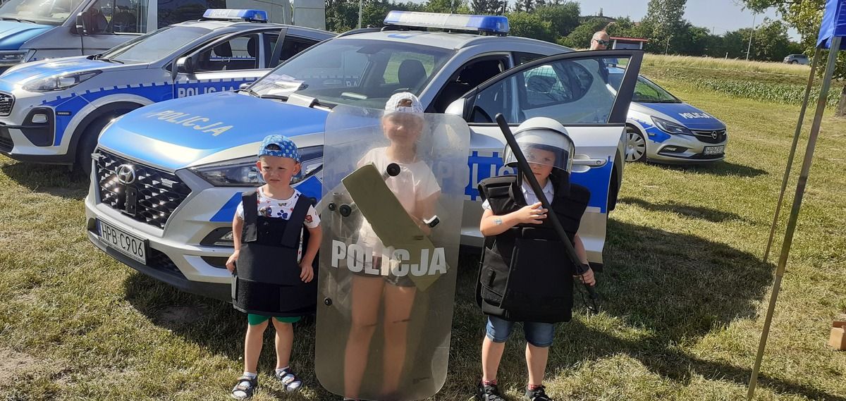 Szczepanów: Policjanci na festynie