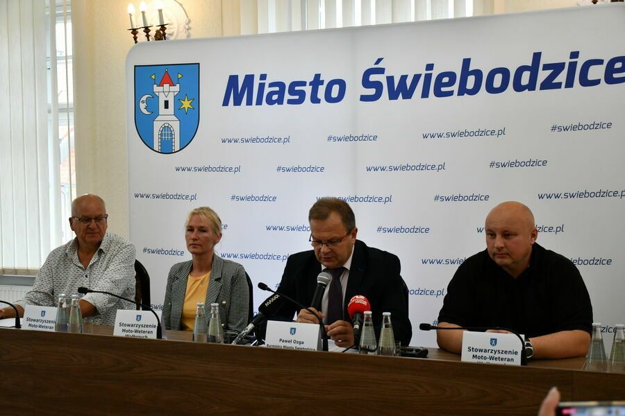 Świebodzice: Zabytkowe pojazdy