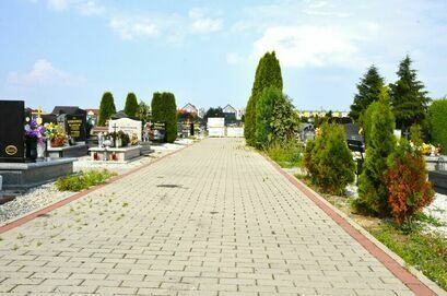 Żarów: Nowe alejki na cmentarzu