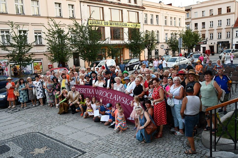 Świebodzice: Operetka w centrum miasta