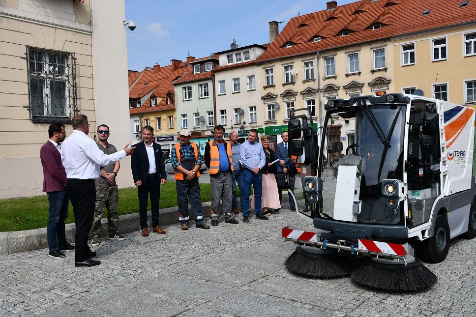 Świebodzice: Ekologiczna zamiatarka