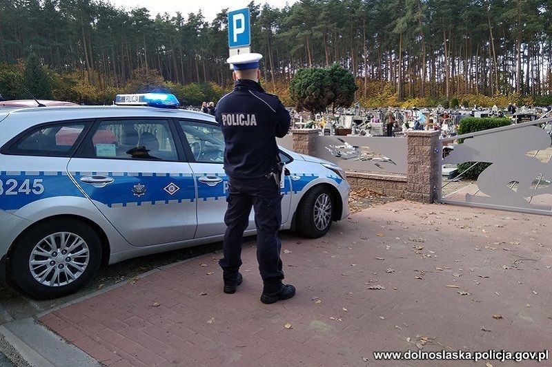 Świdnica/REGION: Wzmożony ruch przy cmentarzach