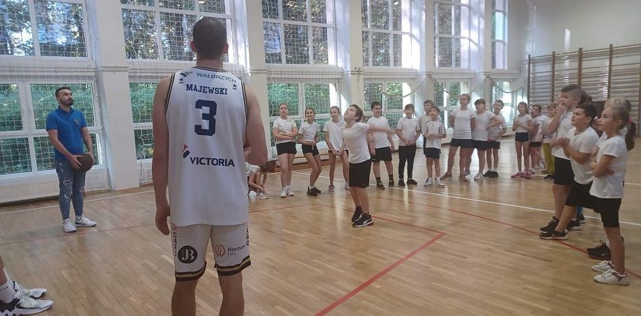Mokrzeszów: Trenowali z koszykarzami