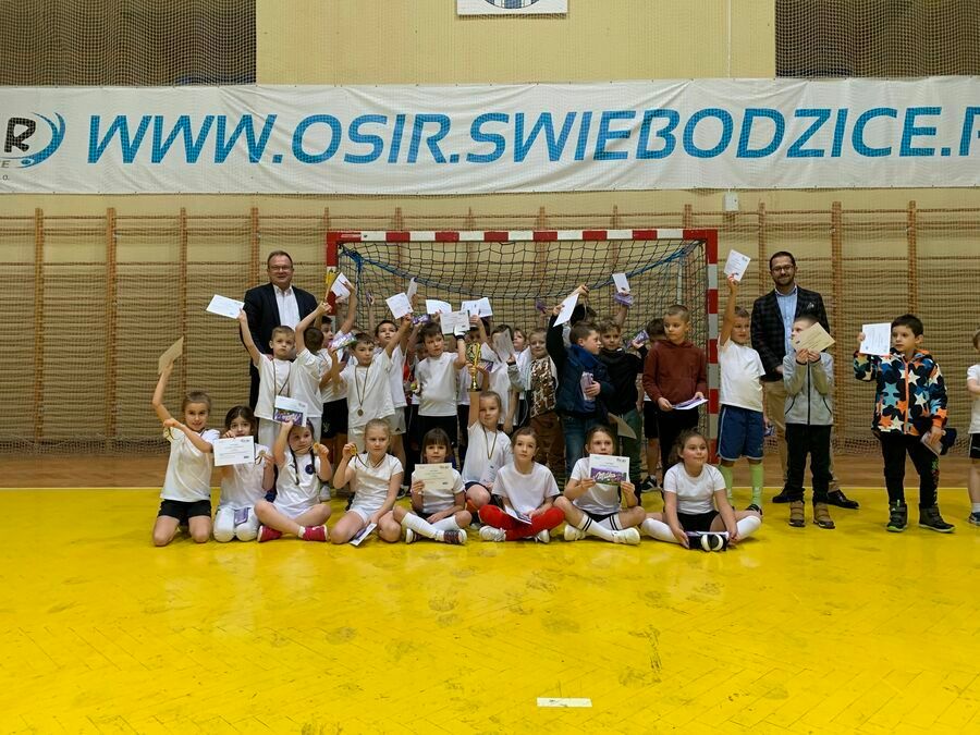 Świebodzice: Rywalizowały klasy pierwsze