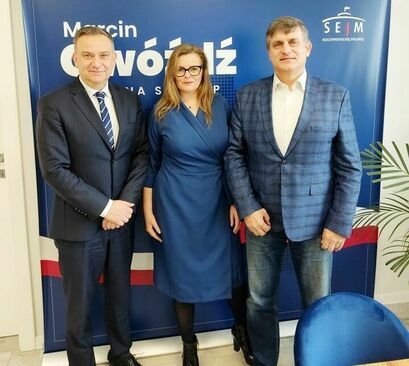 Żarów: Na temat przejścia