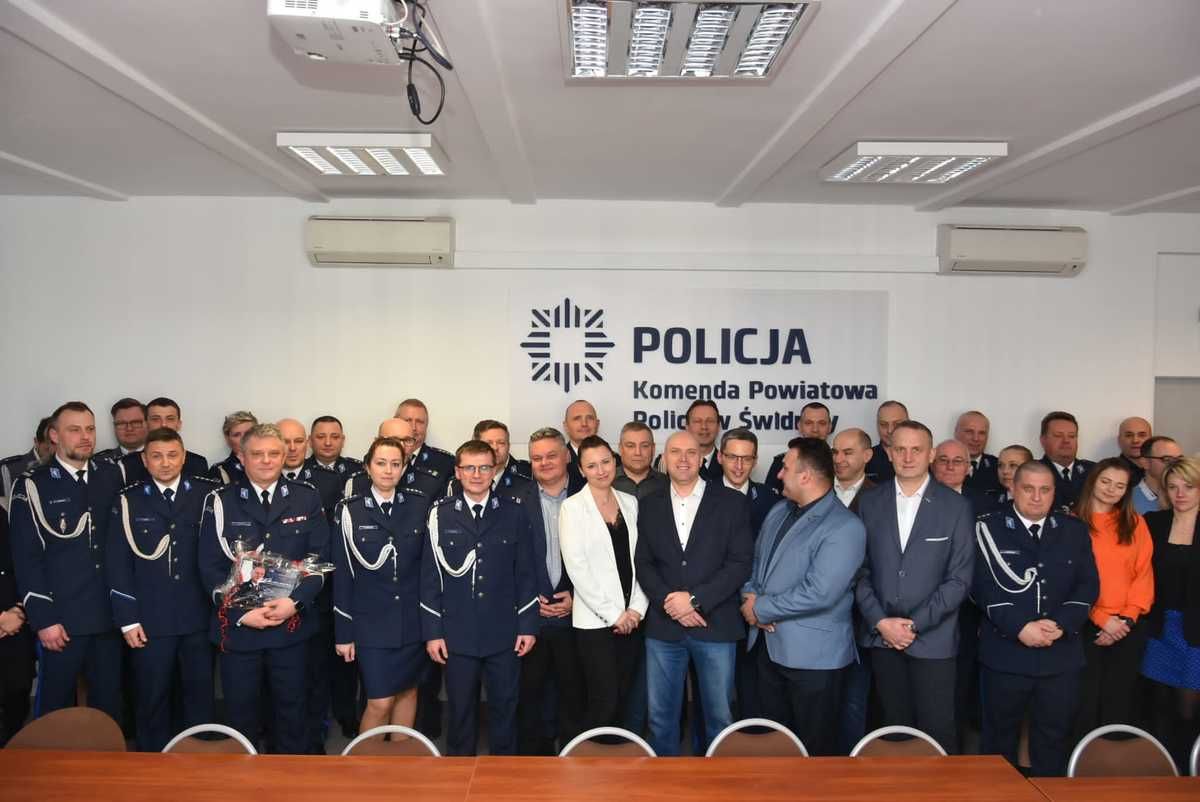Świdnica/powiat świdnicki: Emerytury i awanse