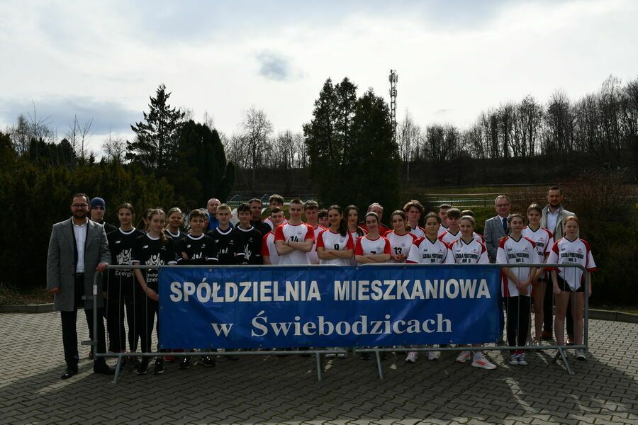 Świebodzice: Sztafetowe biegi przełajowe