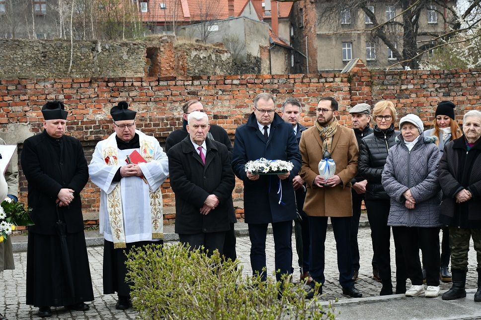 Świebodzice: Odsłonięcie płyty