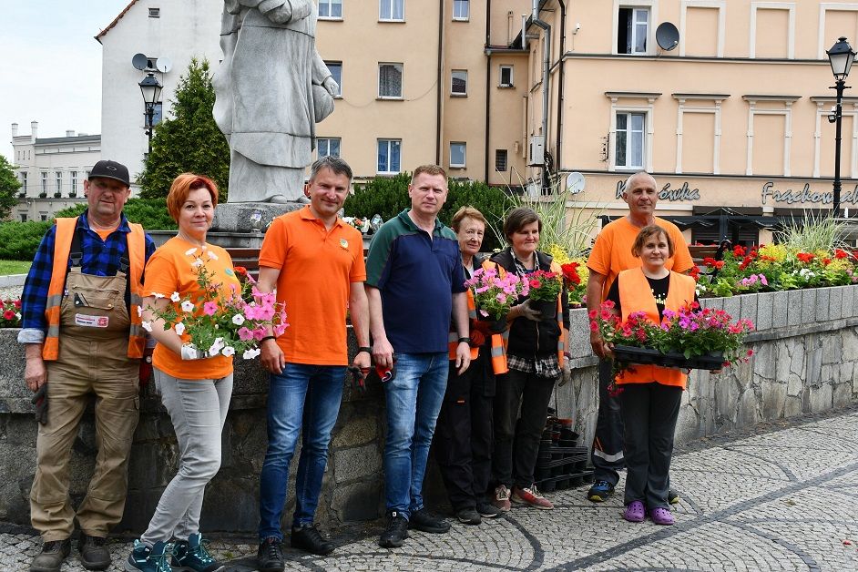 Świebodzice: Ukwiecony plac