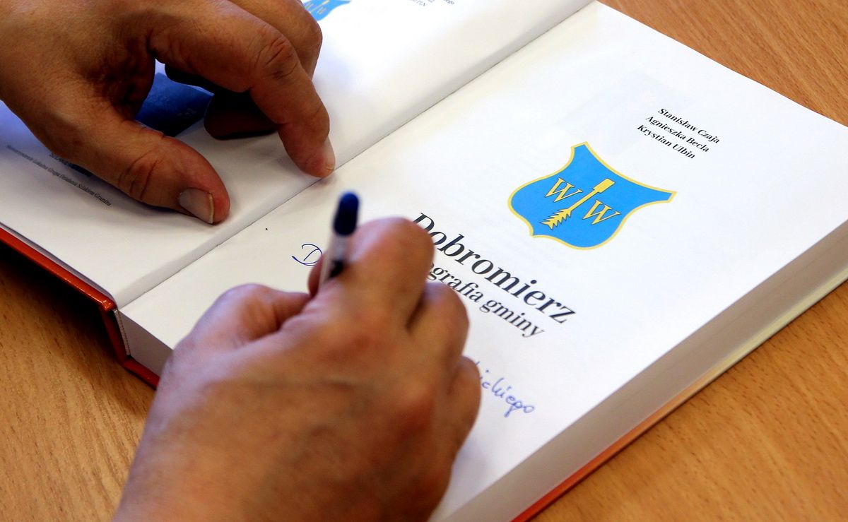 Dobromierz: Dobromierz z monografią
