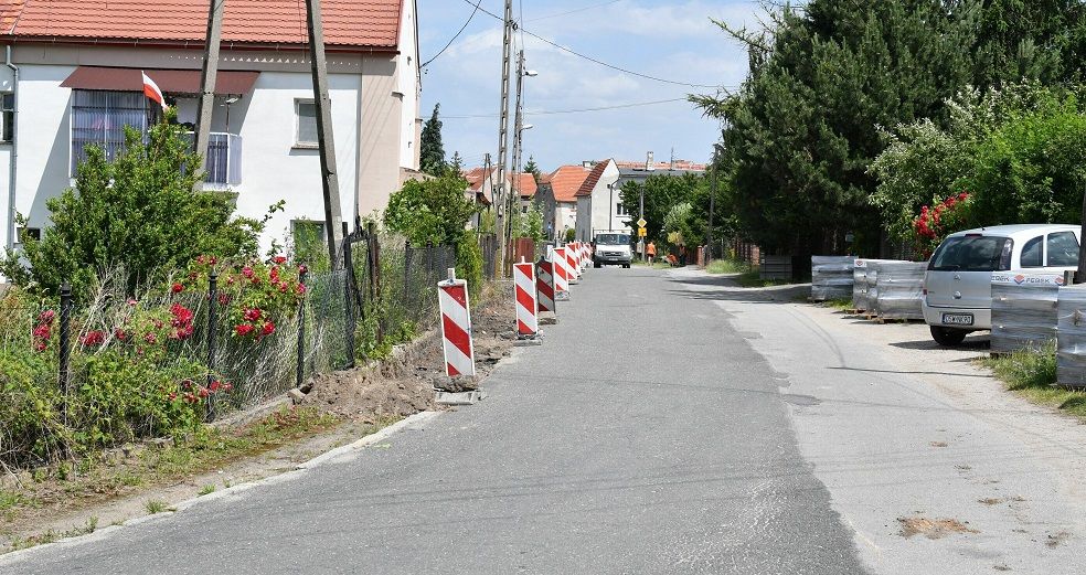 Stanowice: Budują chodnik