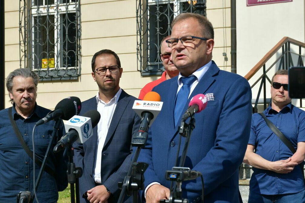 Świebodzice: Burmistrz bez pensji, radni bez diet