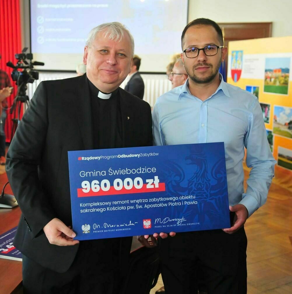 Świebodzice: Prawie milion na kościół Piotra i Pawła