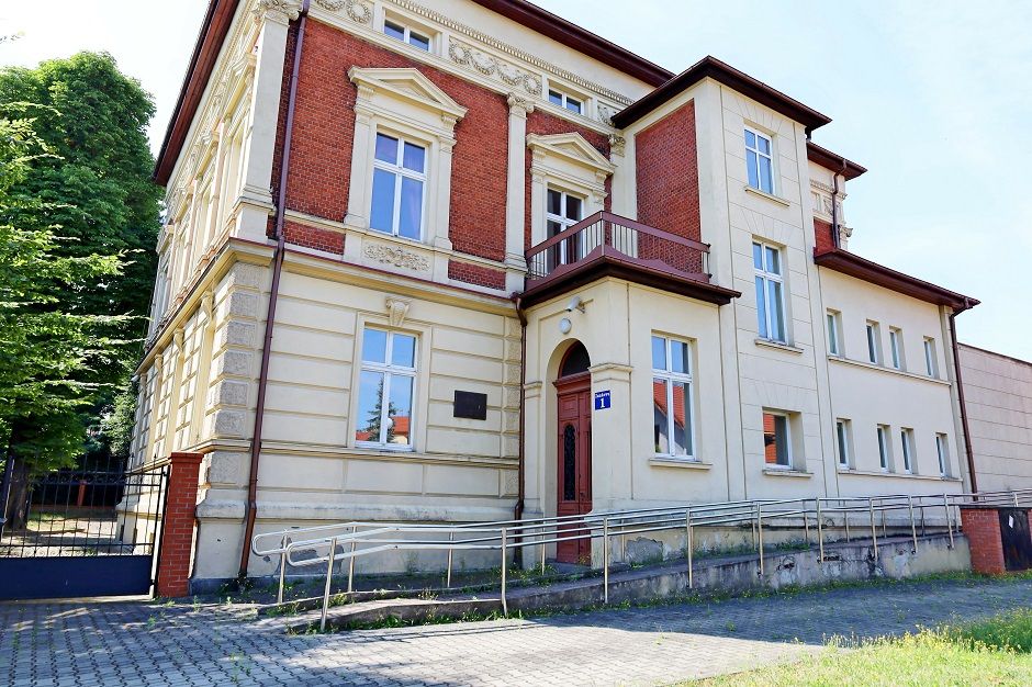 Gmina Żarów: Budynek i droga do modernizacji