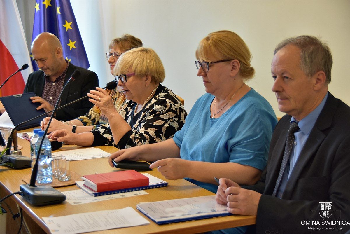 Gmina Świdnica: O funduszu i dożynkach