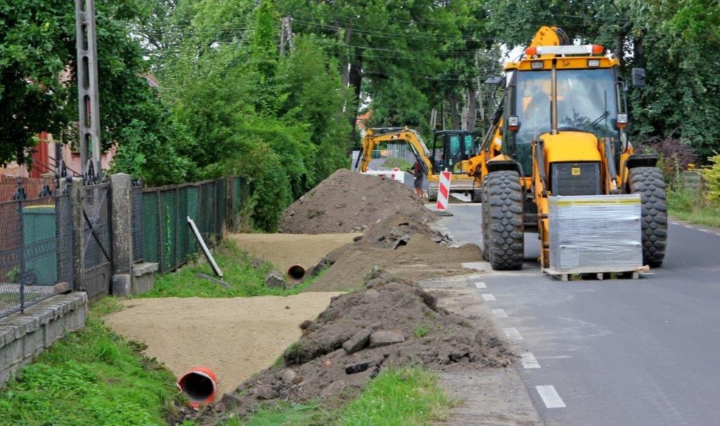 Roztoka: Kontynuują budowę chodnika