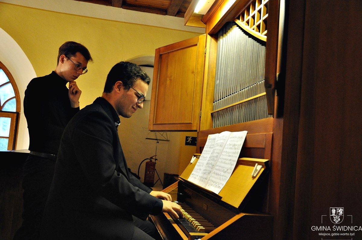 Krzyżowa: Organowe popisy