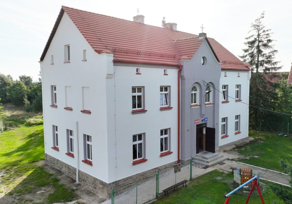 Śmiałowice: Świetlica z nową elewacją