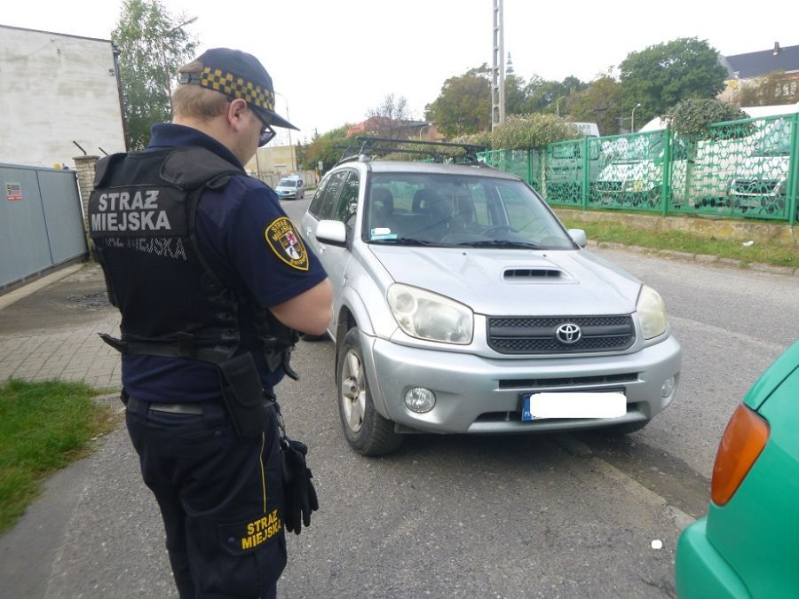 Świdnica: Szedł w klapkach i pidżamie